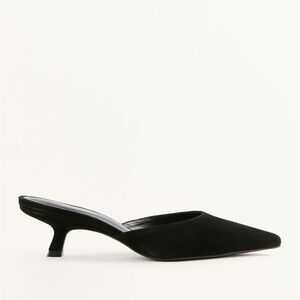 Reformation Wilda Kitten Mules in Suede Black. Size 7.